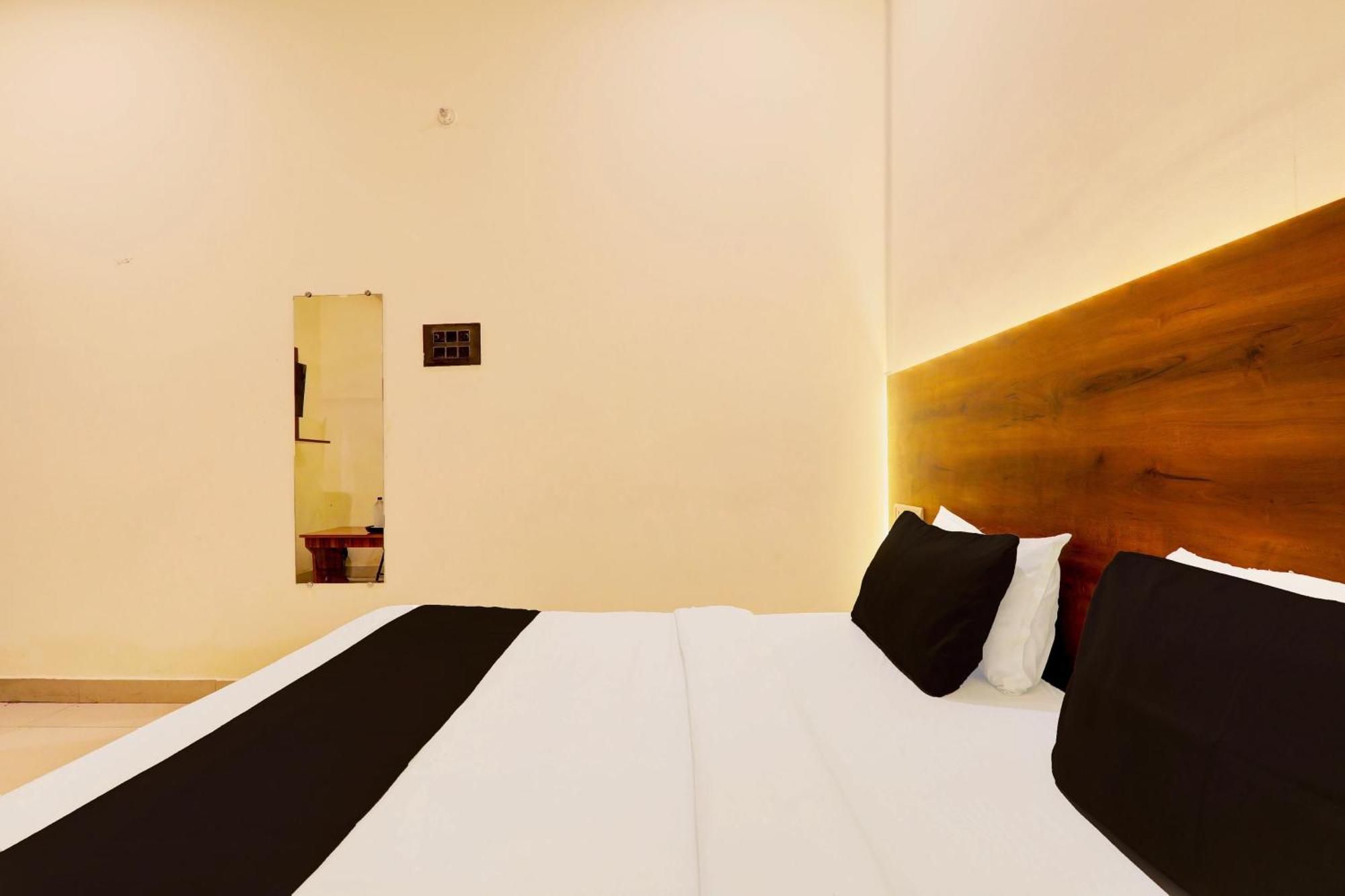 Hotel O Sr Grand Gorakhpur Buitenkant foto