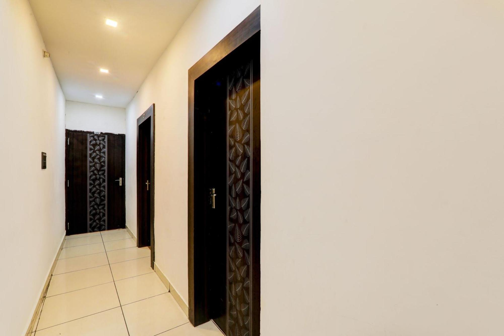Hotel O Sr Grand Gorakhpur Buitenkant foto