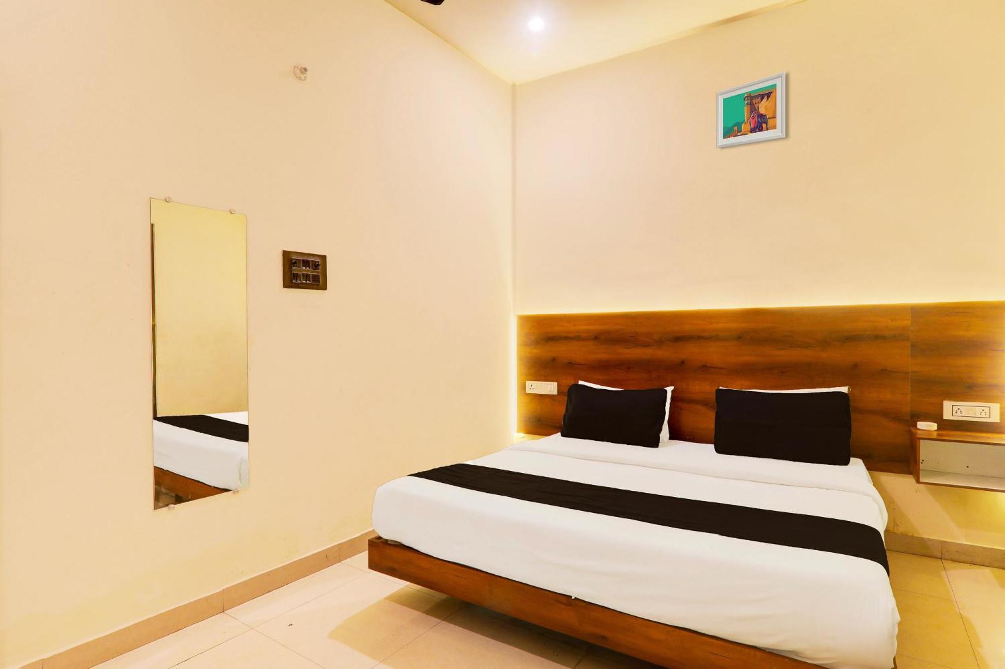 Hotel O Sr Grand Gorakhpur Buitenkant foto