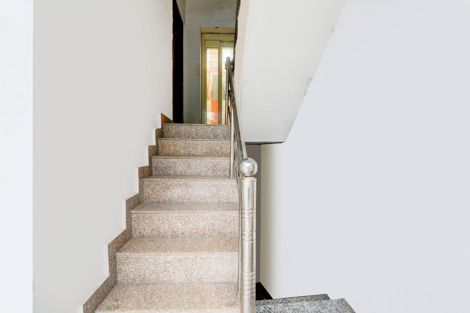 Hotel O Sr Grand Gorakhpur Buitenkant foto