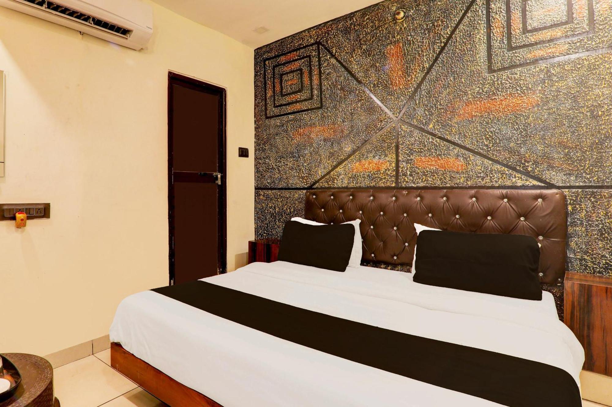 Hotel O Sr Grand Gorakhpur Buitenkant foto