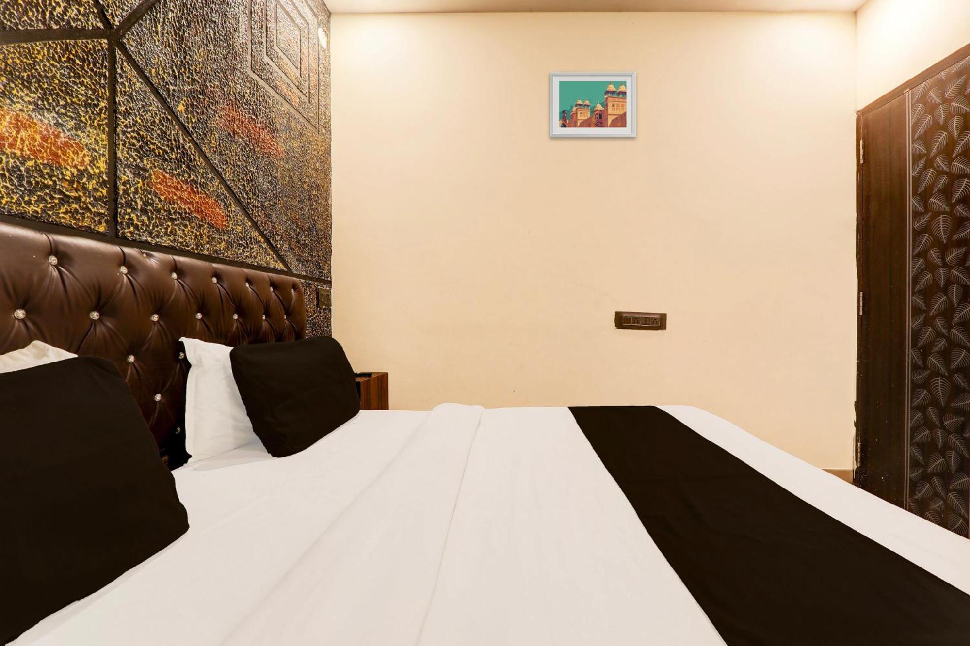 Hotel O Sr Grand Gorakhpur Buitenkant foto